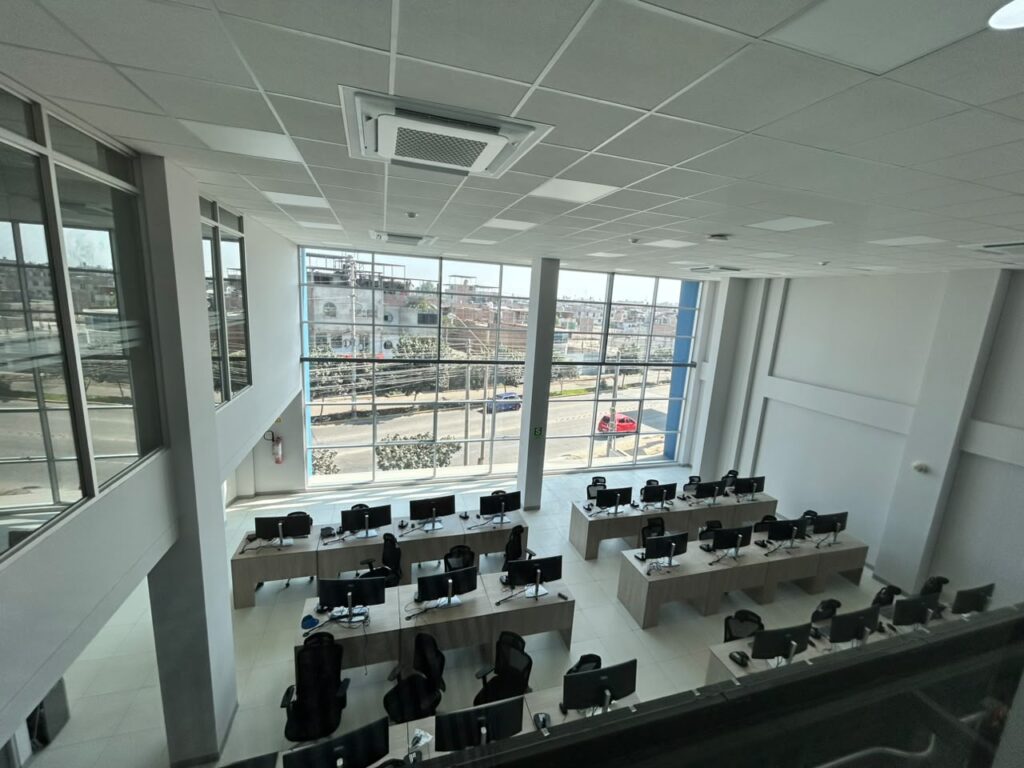 Ambiente de capacitacion con vista interior