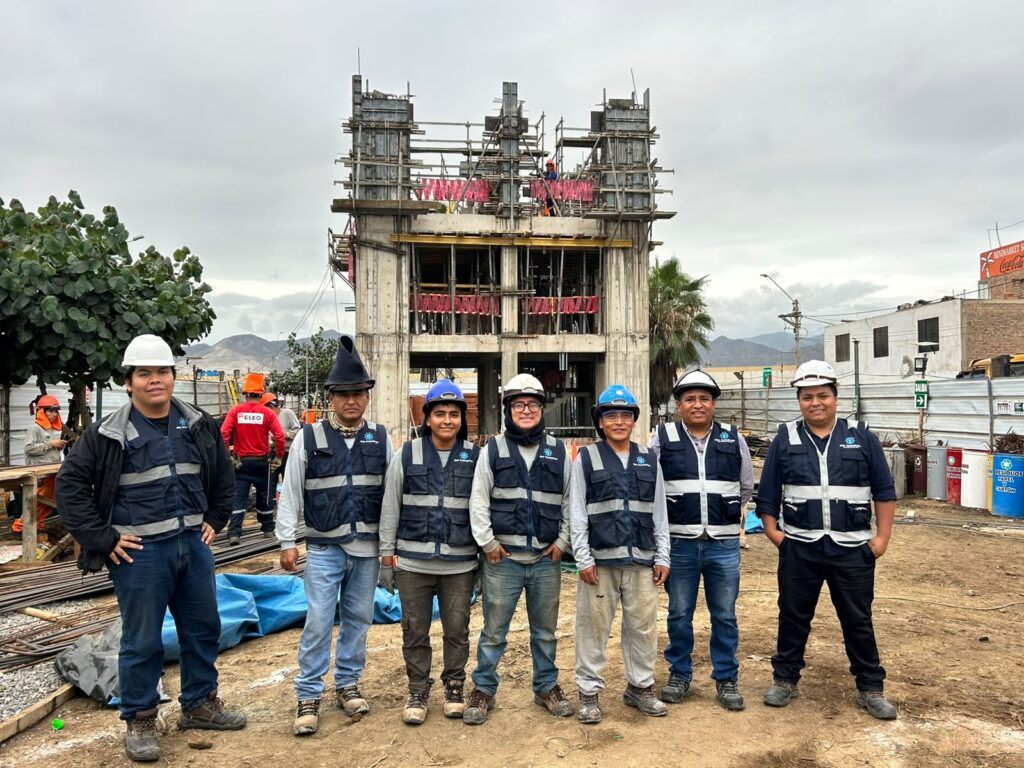 Especialistas de MVM Technology en proyecto